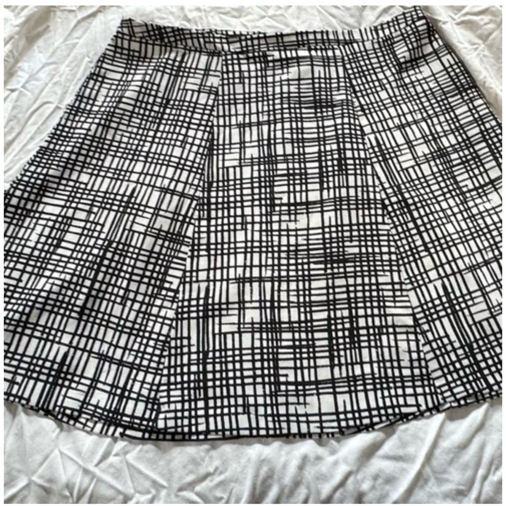 Ava & Viv Plus Size 26W Geometric Crossing Lines Black and White Skirt A-Line